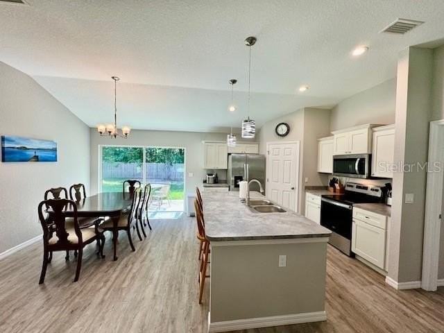 5423 Nw 52nd Ave - Photo 3 of 27