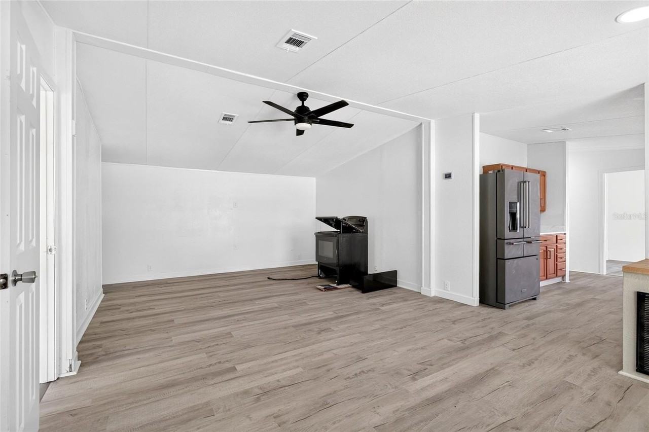 6766 Ne 1st Pl - Photo 5 of 31