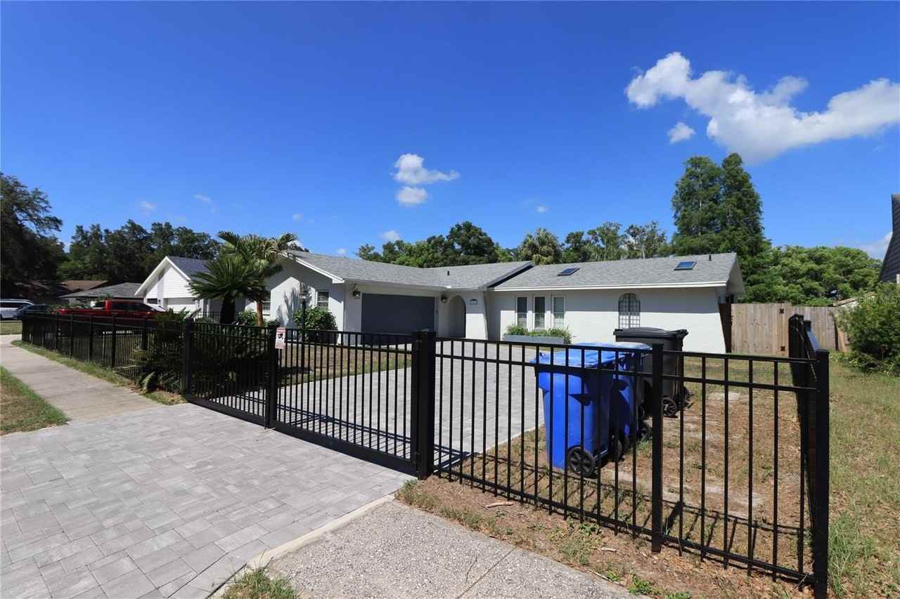 17815 Sunrise Dr - Photo 2 of 24