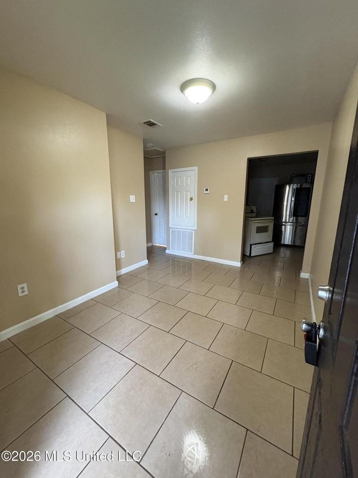 6525 Jasmine St Apt 6 - Photo 2 of 8