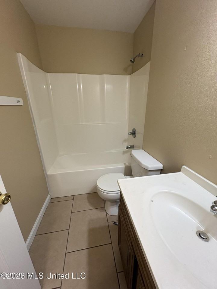 6525 Jasmine St Apt 6 - Photo 3 of 8