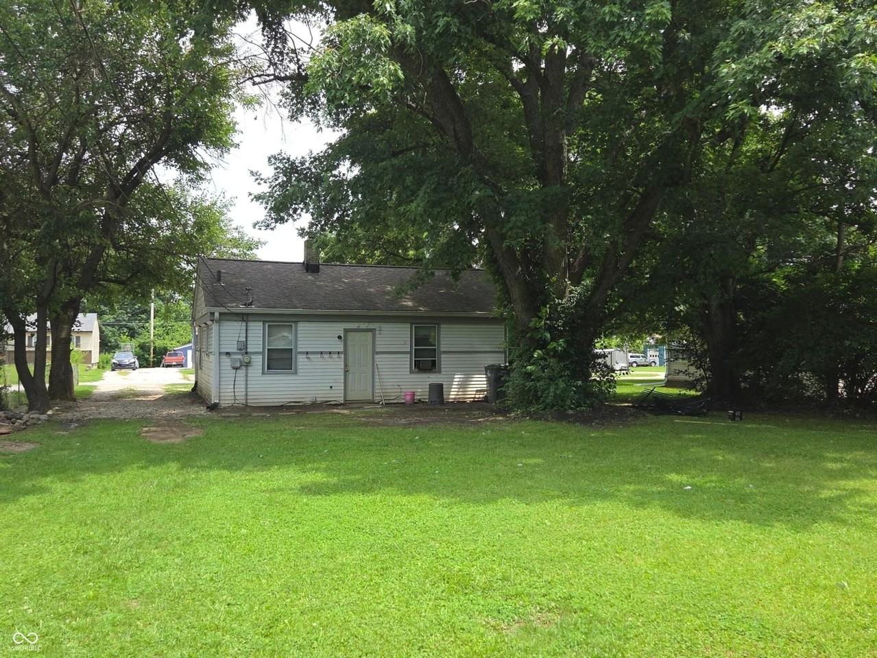 6104 Bettcher Ave - Photo 3 of 4