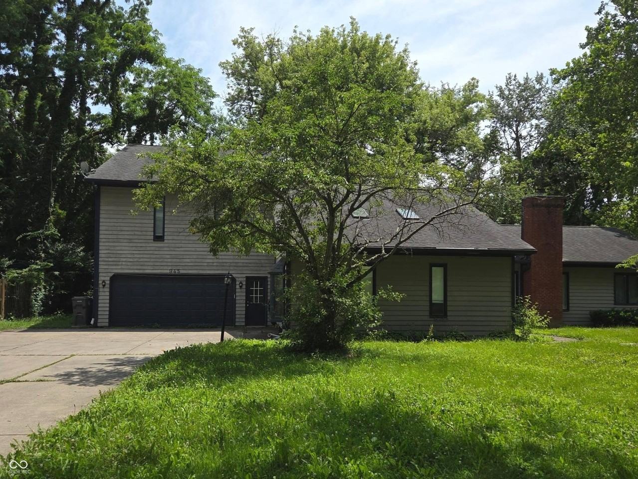 945 Fox Hill Dr - Photo 2 of 27