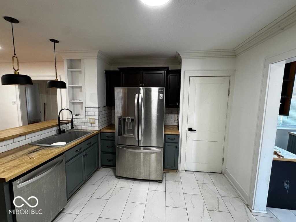 2532 E 17th St - Photo 2 of 11