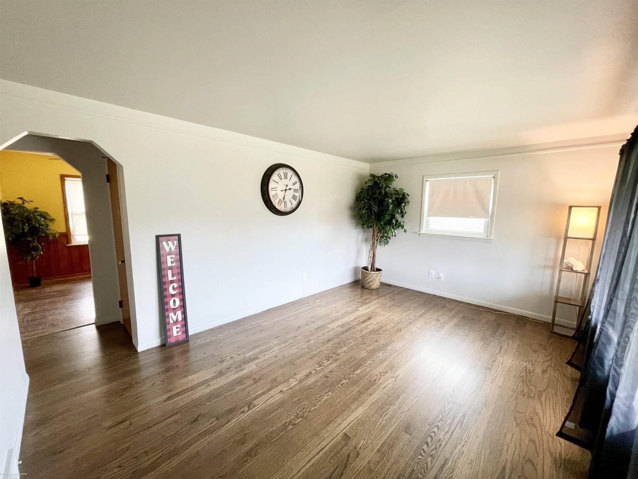 25534 Normandy St - Photo 2 of 15