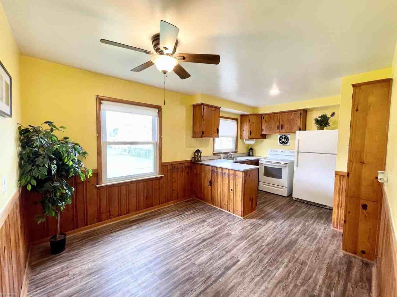 25534 Normandy St - Photo 4 of 15