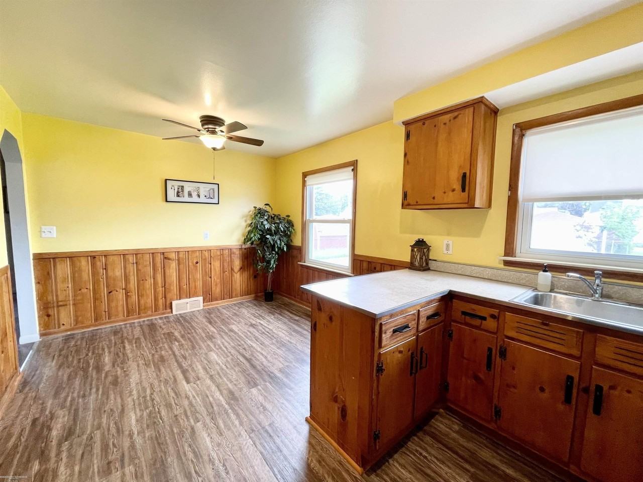 25534 Normandy St - Photo 6 of 15
