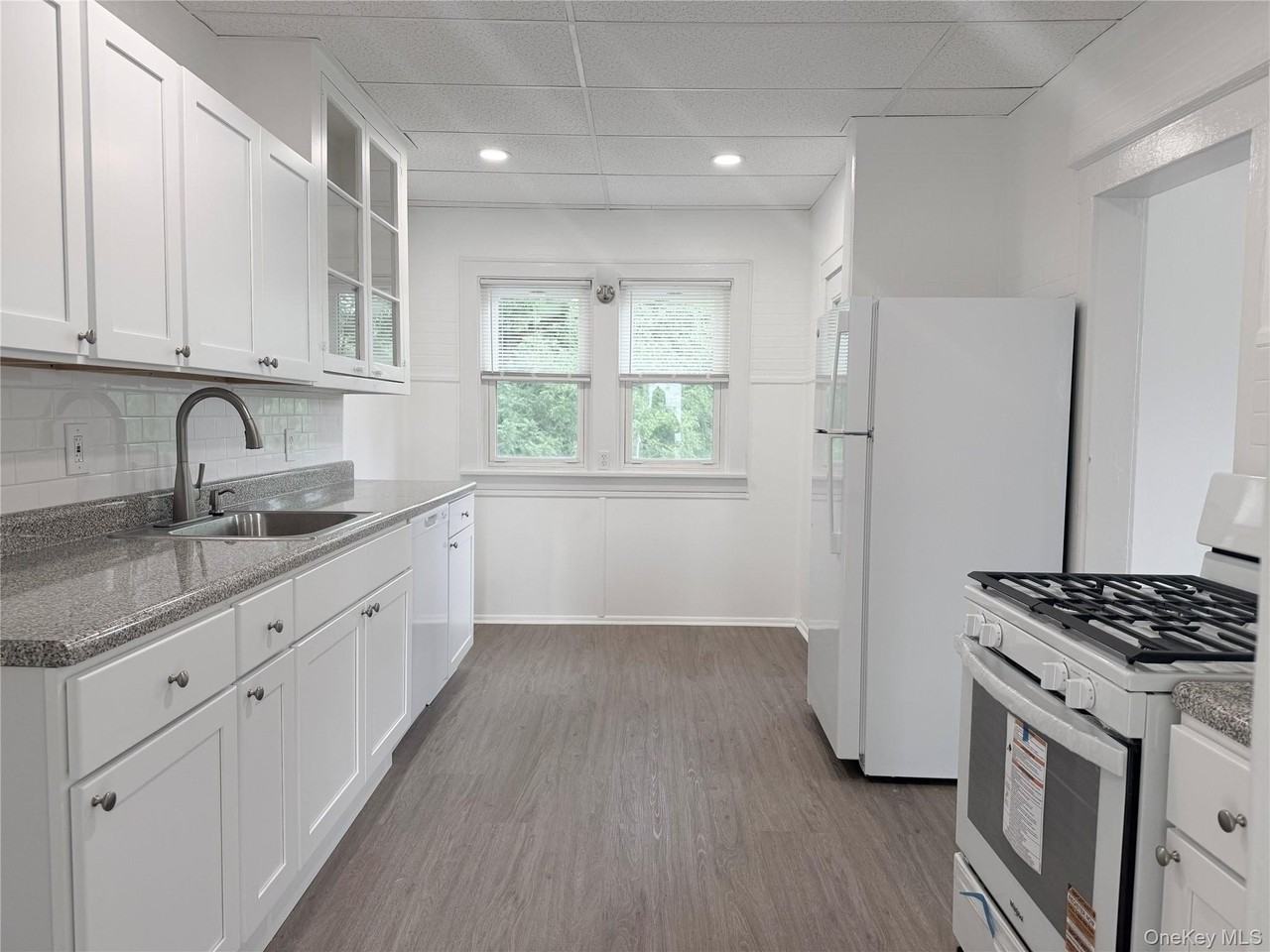 406 Tower Ave - Photo 2 of 28