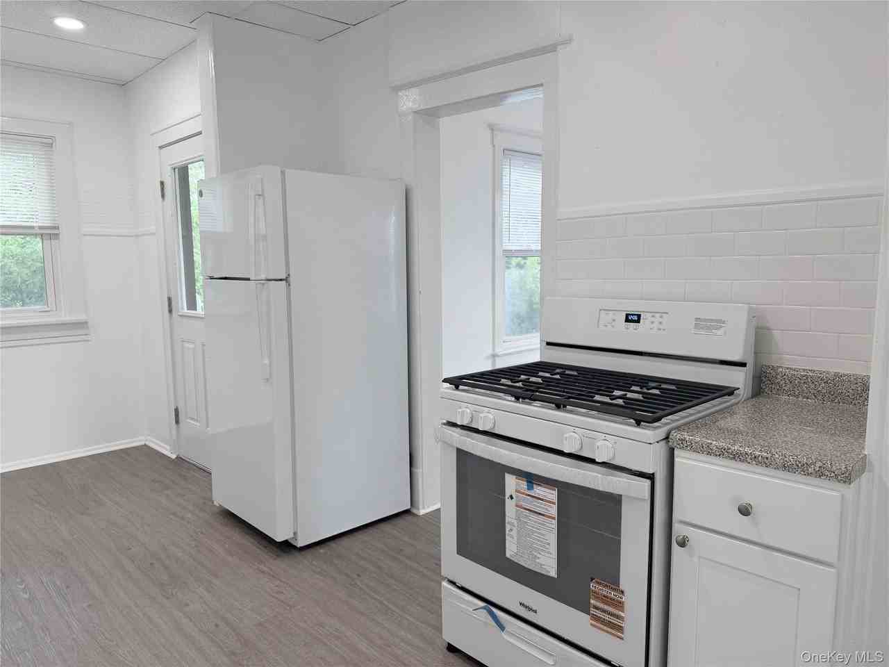 406 Tower Ave - Photo 3 of 28