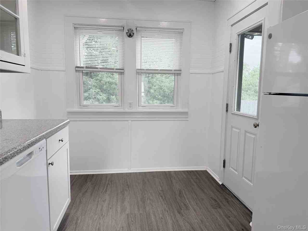406 Tower Ave - Photo 5 of 28