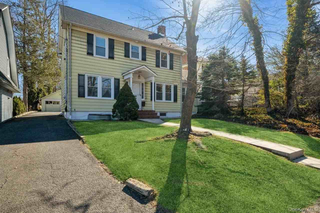 130 Soundview Rd - Photo 2 of 30