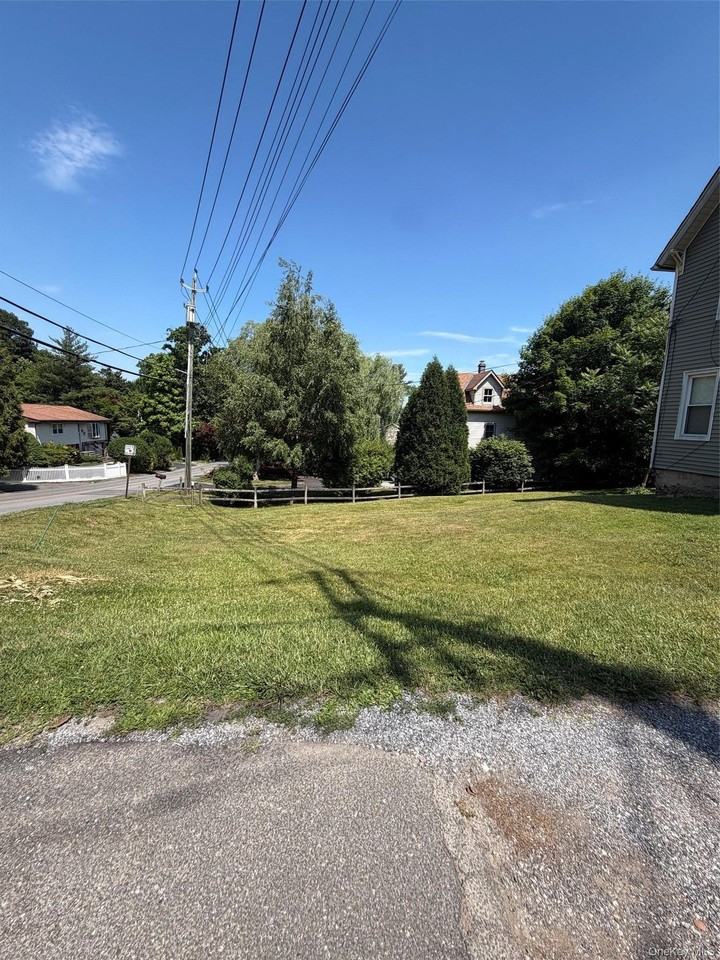 8 Old Knollwood Rd - Photo 3 of 17