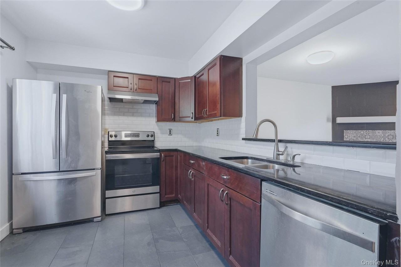 601 Chelsea Cv S - Photo 3 of 18