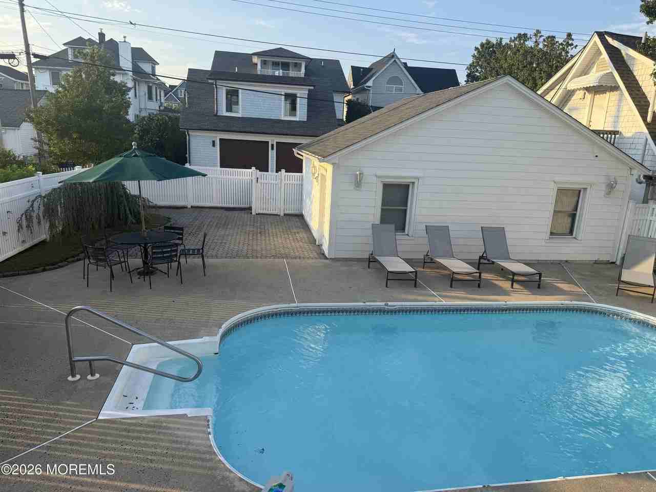 120 Garfield Ave - Photo 7 of 34