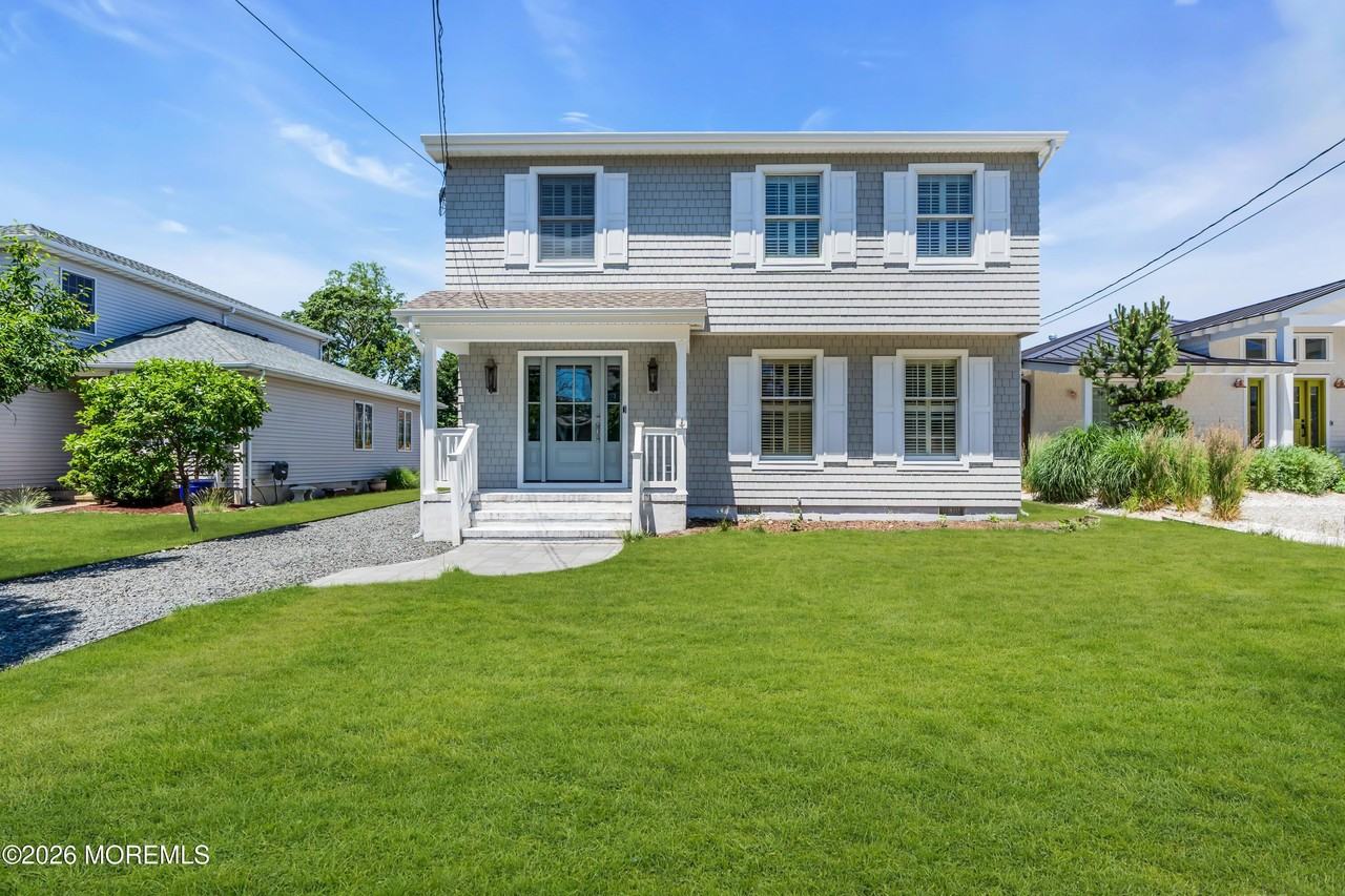 217 Howe St - Photo 2 of 27