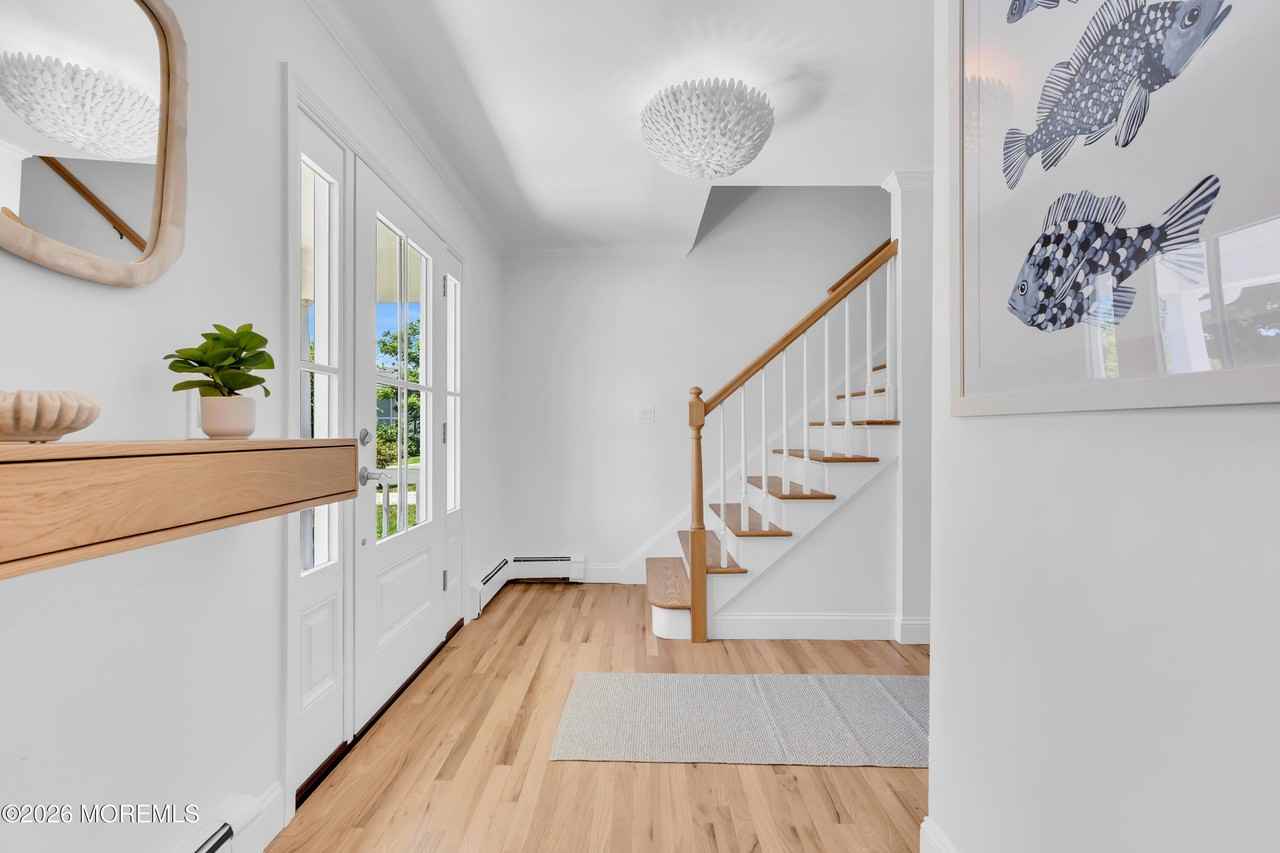 217 Howe St - Photo 4 of 27