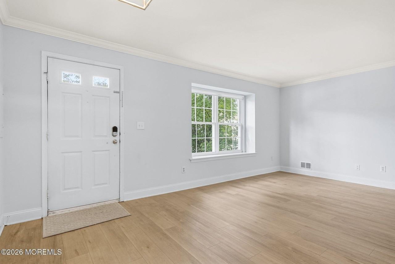 17 Alameda Ct - Photo 5 of 29