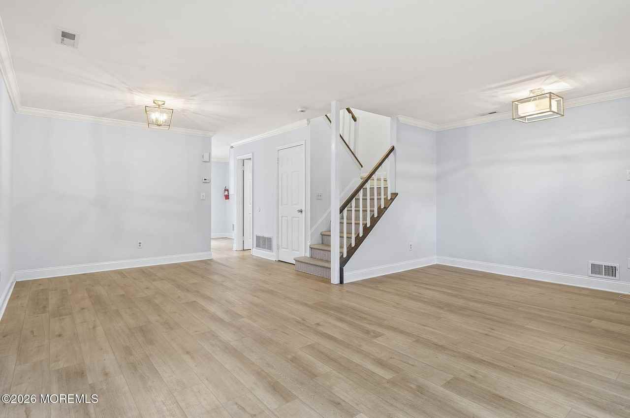 17 Alameda Ct - Photo 7 of 29