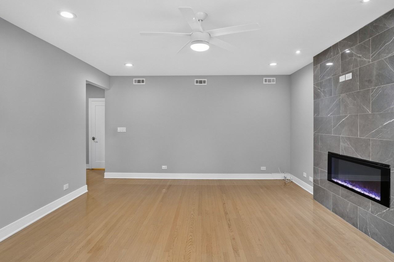 6629 S Ingleside Ave #2 - Photo 6 of 33