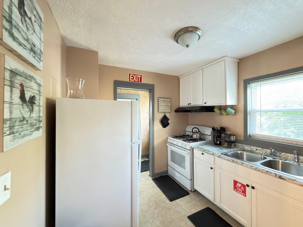 Stadelman Ave - Photo 2 of 26
