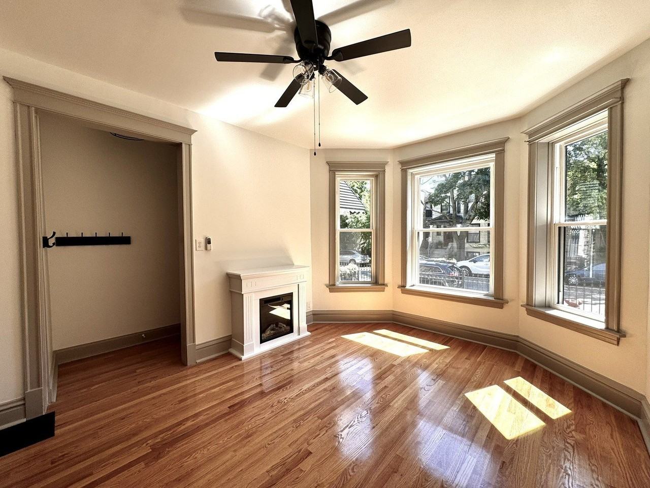 2424 N Mozart St #1 - Photo 6 of 29
