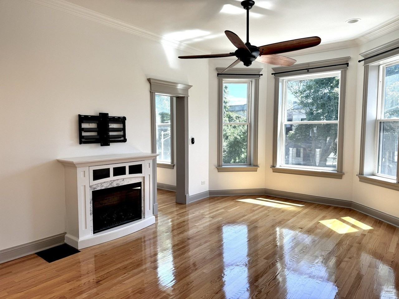 2424 N Mozart St #2 - Photo 6 of 31