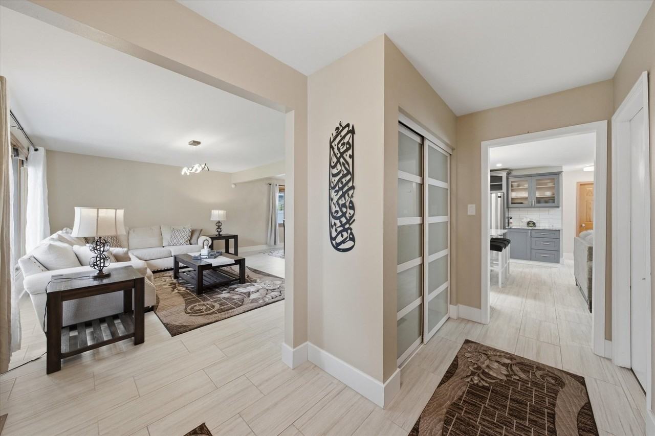 17012 92nd Ave - Photo 4 of 39