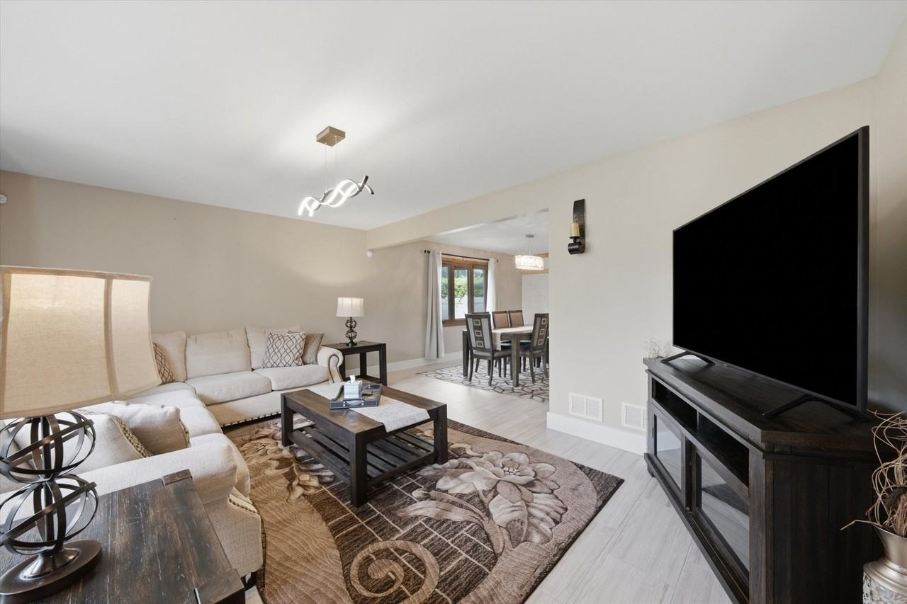 17012 92nd Ave - Photo 5 of 39