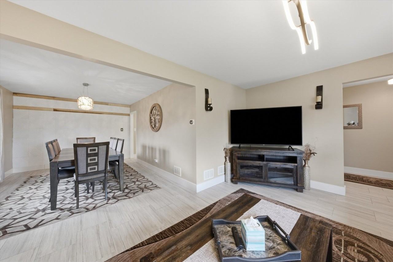 17012 92nd Ave - Photo 6 of 39