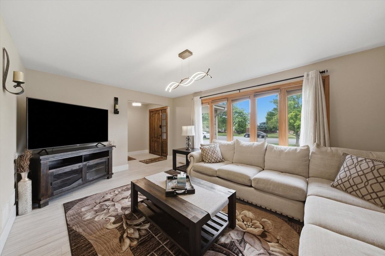 17012 92nd Ave - Photo 7 of 39
