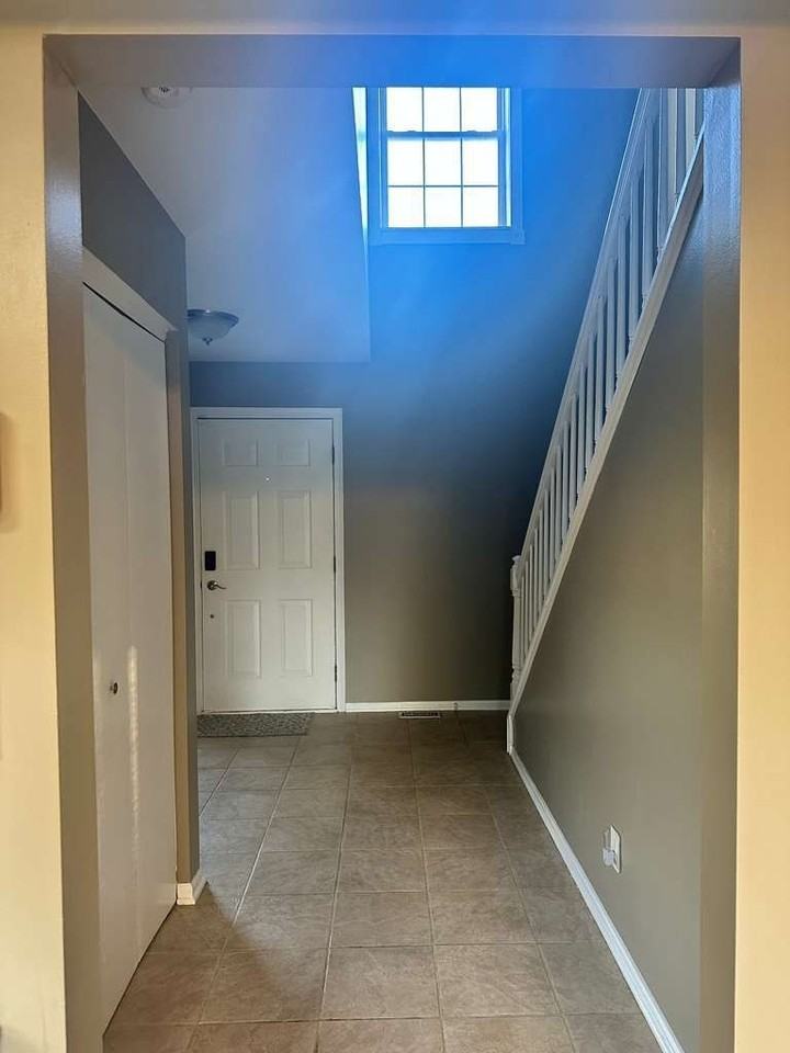 22102 W Plymouth Cir - Photo 3 of 35
