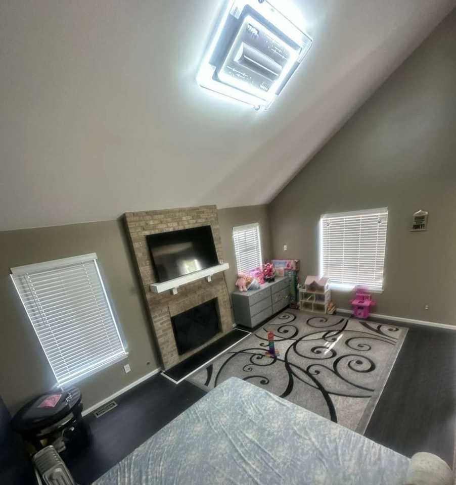 22102 W Plymouth Cir - Photo 7 of 35