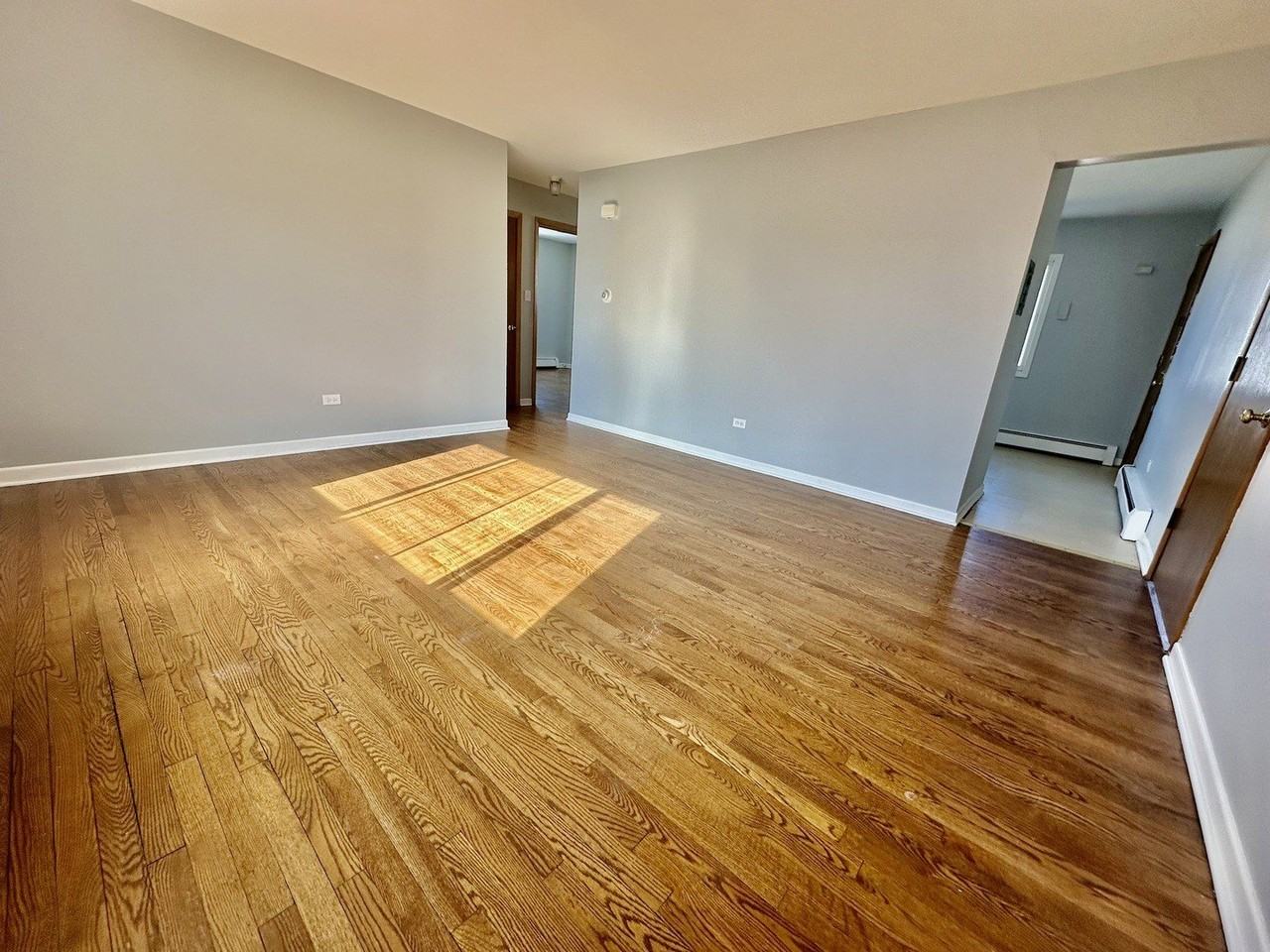 550 N Ardmore Ave #2W - Photo 3 of 7