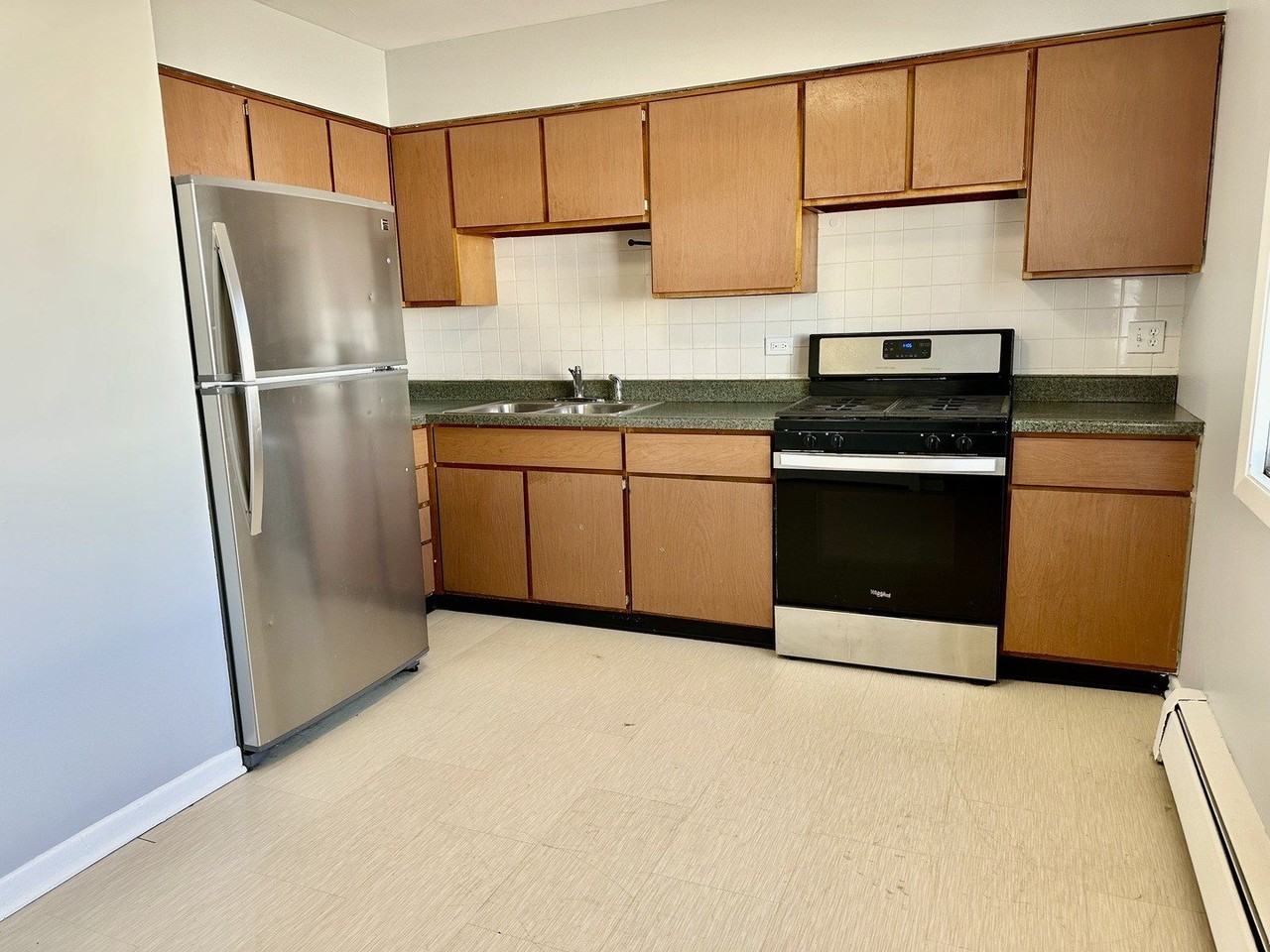 550 N Ardmore Ave #2W - Photo 4 of 7