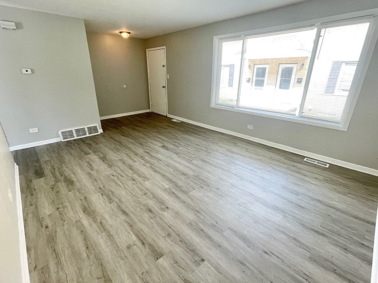 1721 E Roosevelt Rd #4 - Photo 6 of 20