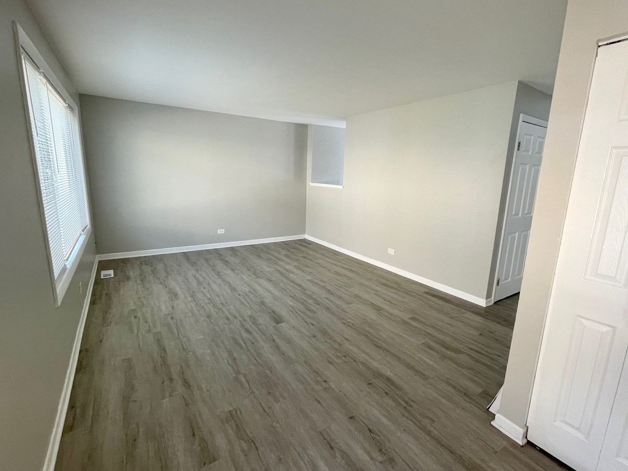 1721 E Roosevelt Rd #4 - Photo 7 of 20