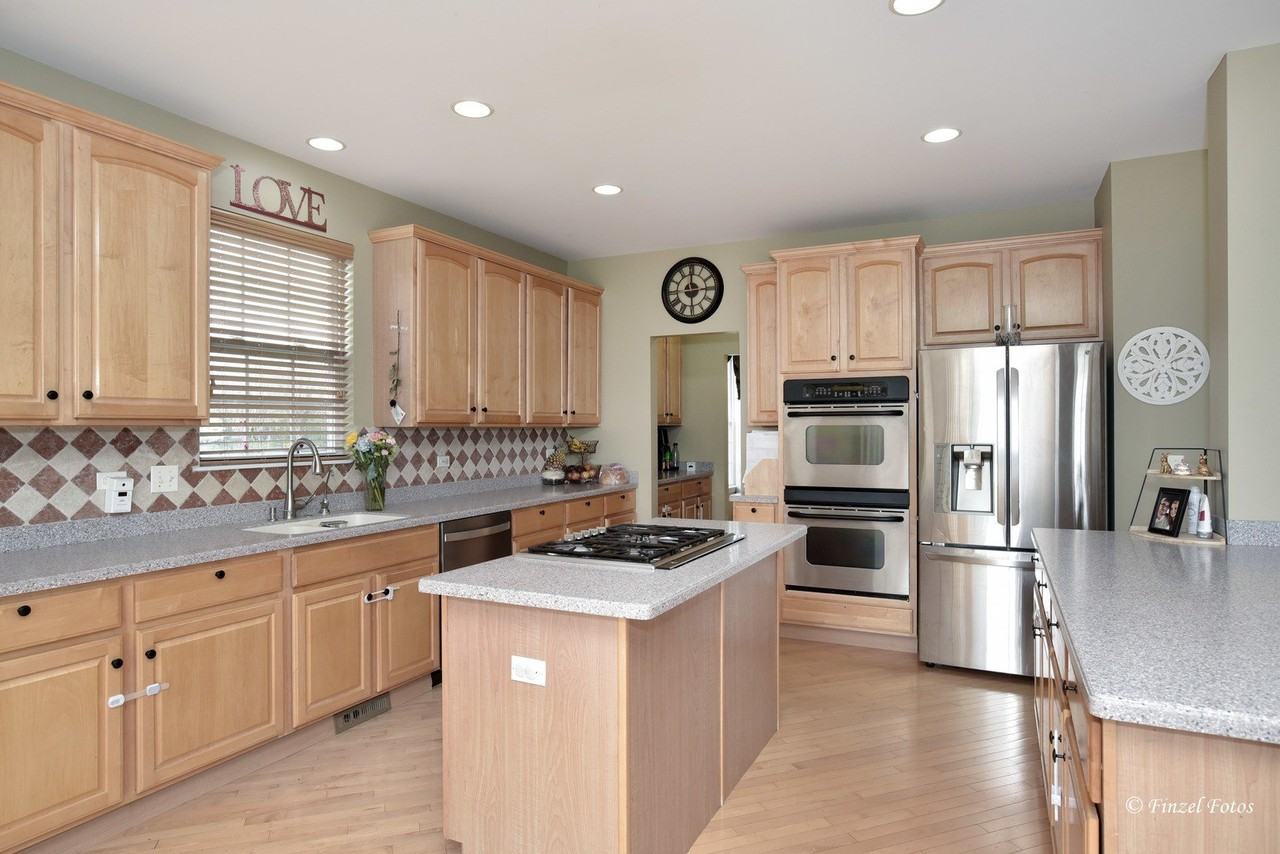 6625 Majestic Way - Photo 3 of 11
