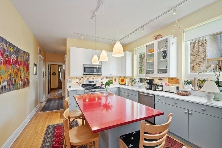 2040 N Hoyne Ave #1 - Photo 5 of 12