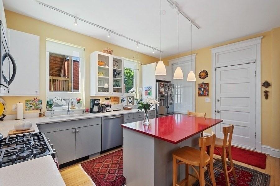 2040 N Hoyne Ave #1 - Photo 6 of 12