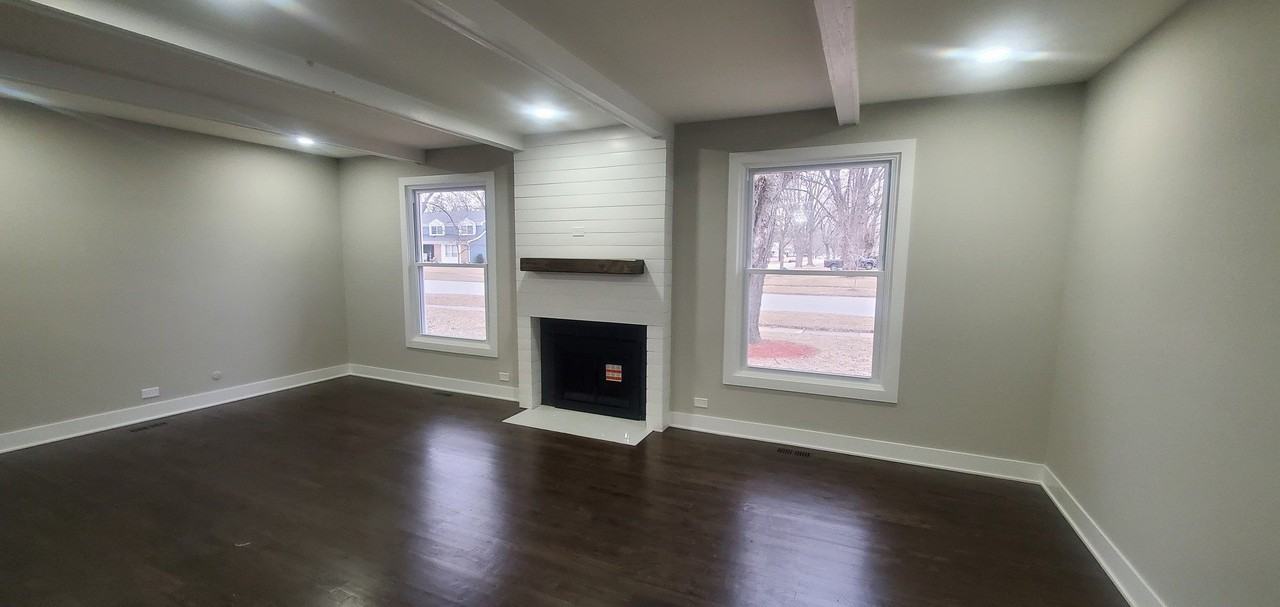 16 W Bailey Rd - Photo 4 of 10