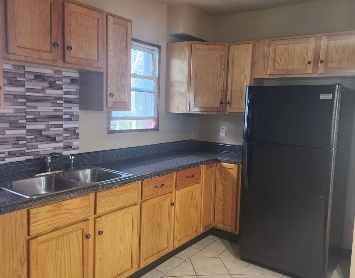 208 Illinois St #2 - Photo 2 of 10