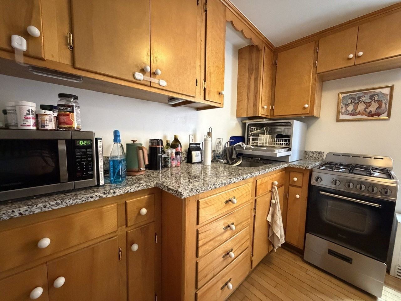 2905 N Burling St #3 - Photo 5 of 12