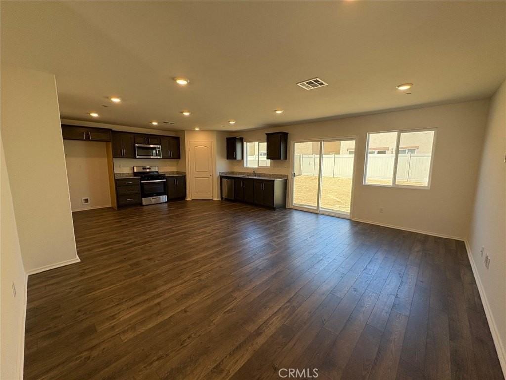 14059 Shayna St - Photo 3 of 24