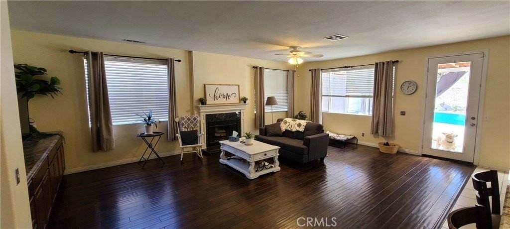 1026 Mccall Dr - Photo 4 of 20