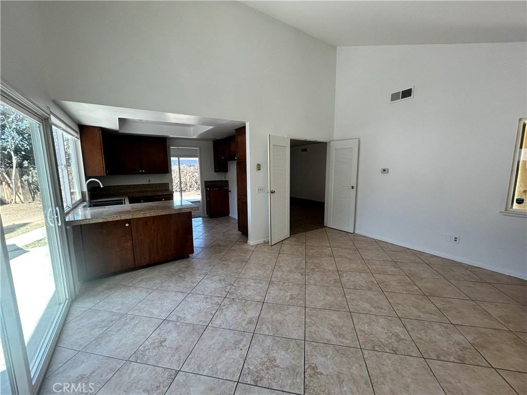 3385 Valencia Hill Dr - Photo 3 of 20