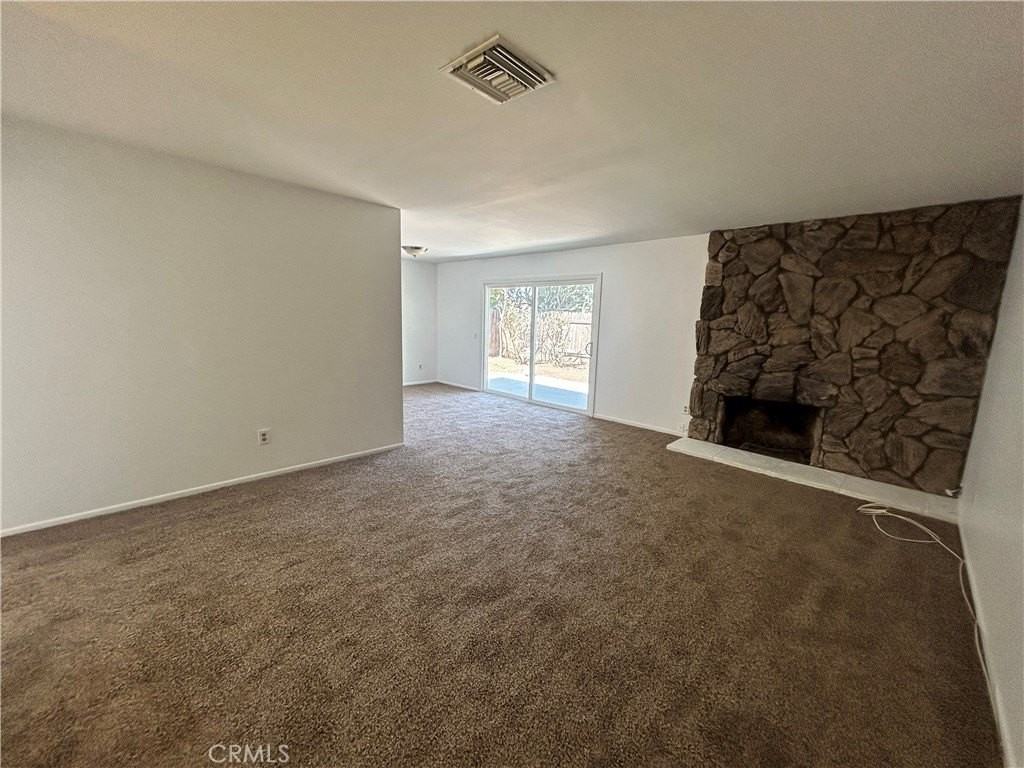 3385 Valencia Hill Dr - Photo 4 of 20
