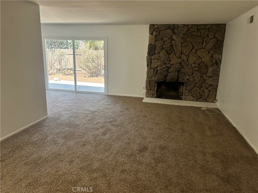 3385 Valencia Hill Dr - Photo 5 of 20