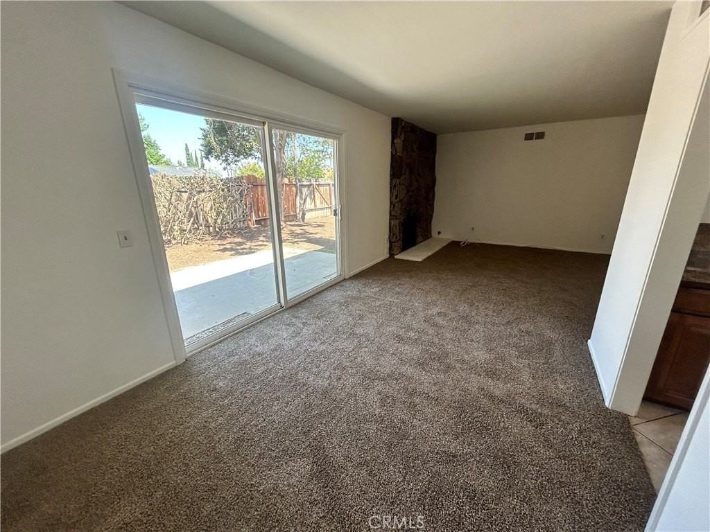 3385 Valencia Hill Dr - Photo 6 of 20
