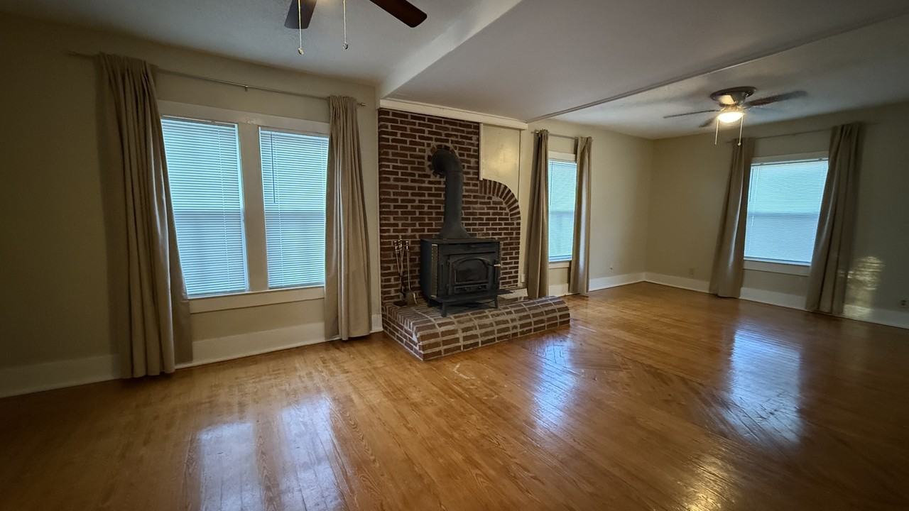 2723 Copeland St #1 - Photo 3 of 19