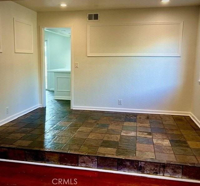 978 Modjeska Cir - Photo 4 of 9